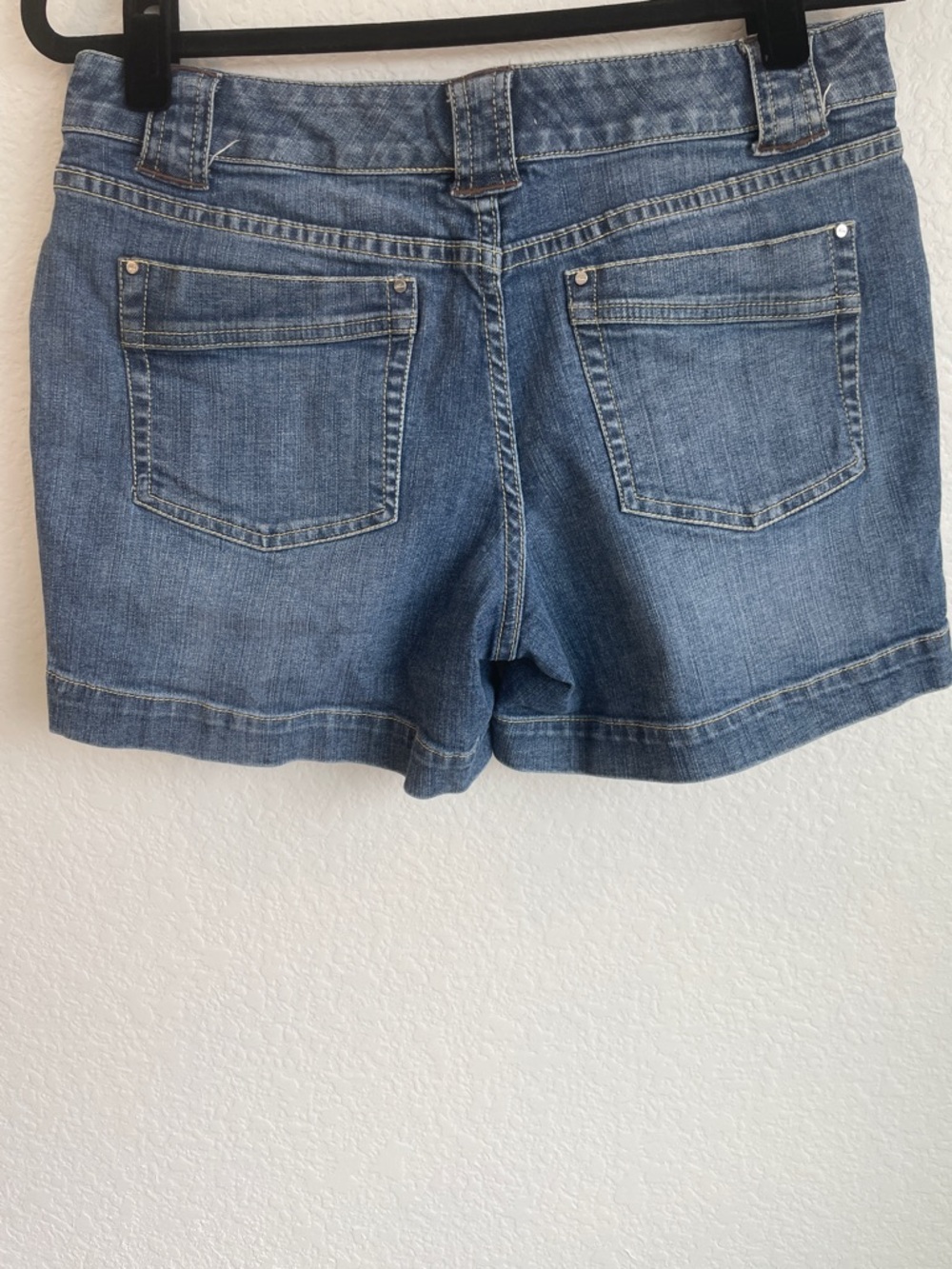 WHITE HOUSE BLACK MARKET • Denim Shorts • Size 6 - Picture 7 of 9